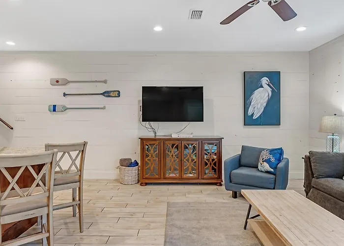 Prime True Blue Walk To Pool Pets Near The Hangout Parking Holiday home *