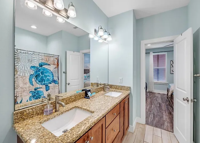 Holiday home Prime True Blue Walk To Pool Pets Near The Hangout Parking *