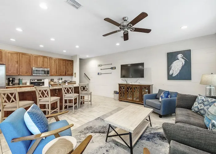 Prime True Blue Walk To Pool Pets Near The Hangout Parking Holiday home *